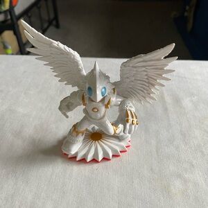 White and Gold Winged Figurine with Blue Eyes Rare Skylander